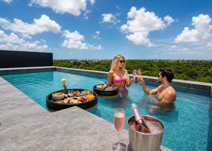 Rose Noir Premium 4 Bedroom Villa, Private Rooftop Pool & Complimentary Spa, Aldea Zama Villa