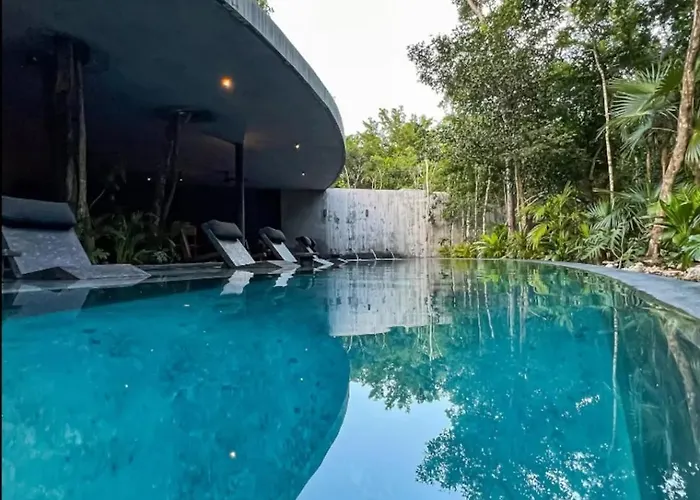 Rose Noir Premium 4 Bedroom Villa, Private Rooftop Pool & Complimentary Spa, Aldea Zama Villa